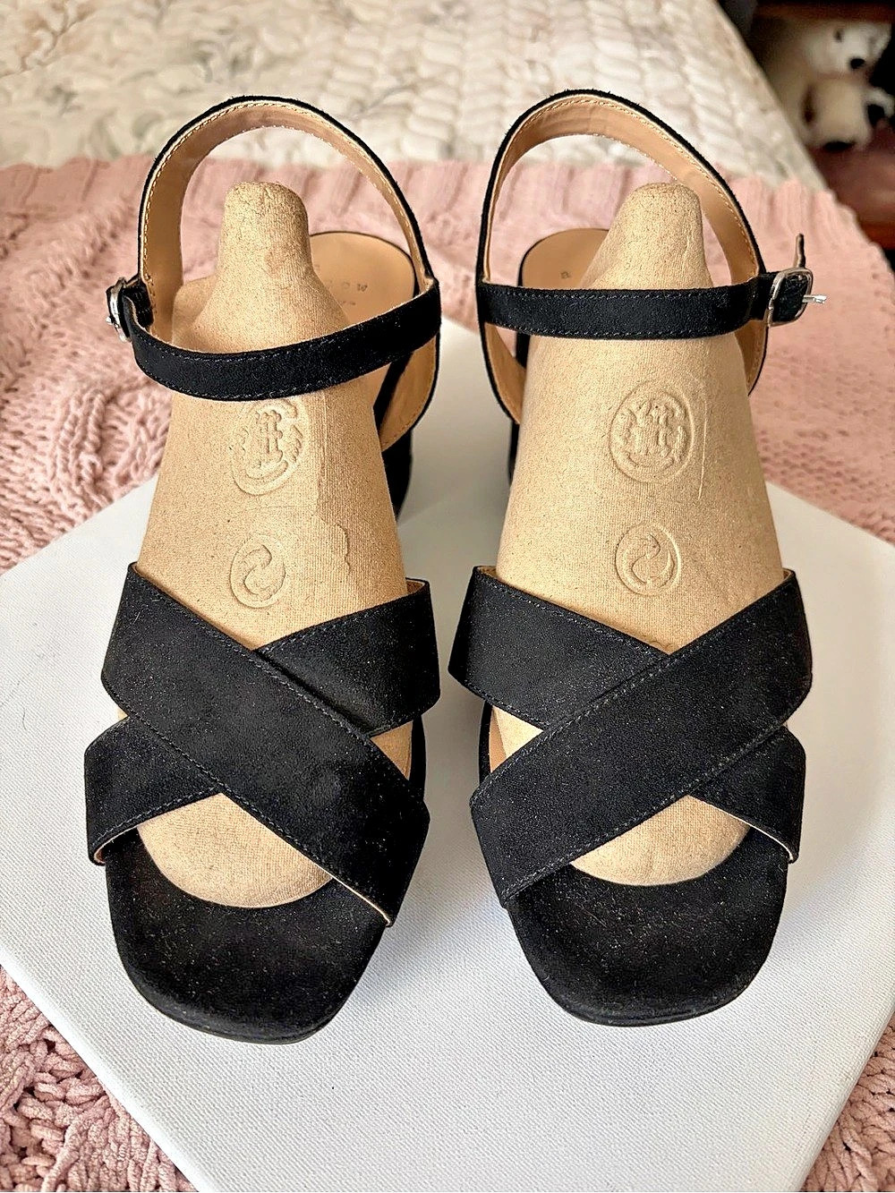 Universal Thread Bailey Almond Toe Platform Heels Black